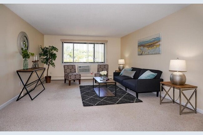 Photo - 12 Hallmark Gdns Unit 9