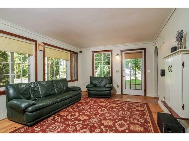49 Sanford Ave