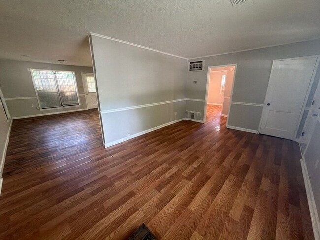 Photo - Nice Home In the U of M Area