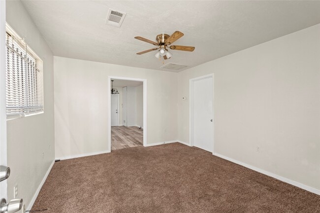 Photo - 4906 Farmer St
