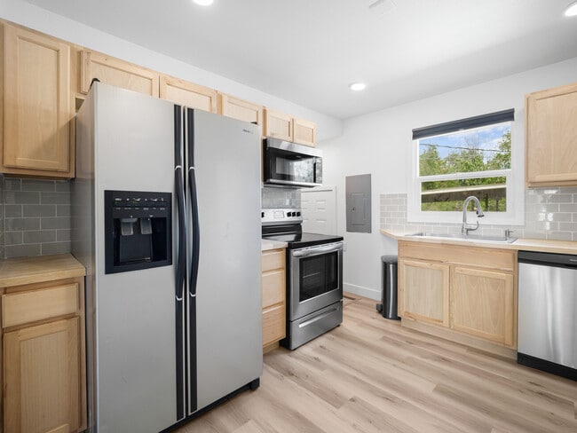 Photo - 1410 Swift Blvd