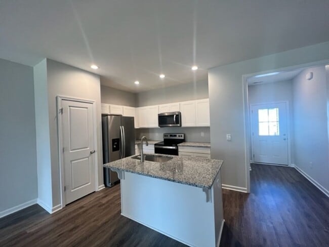 Photo - 124 Sandstone St