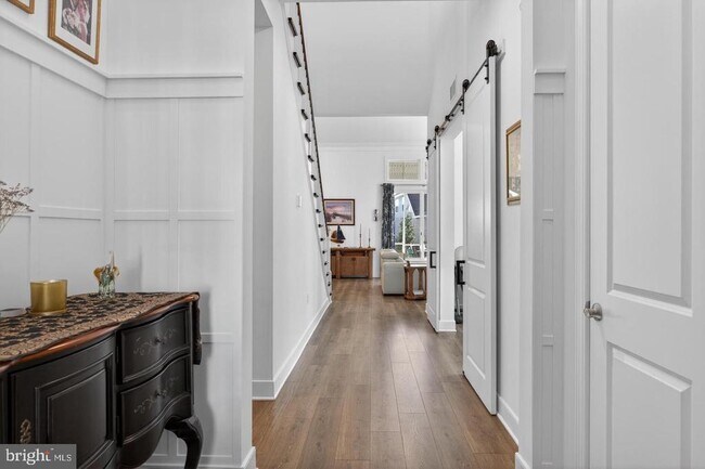 Photo - 215 Kingfisher Ln