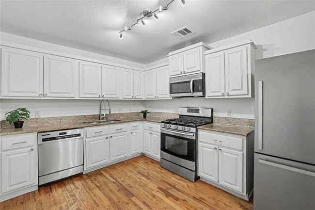 Photo - 6307 Chesterfield Ave