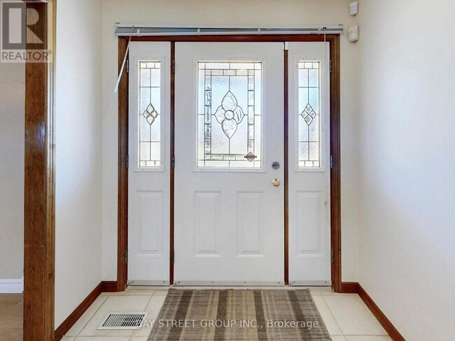 Photo - 861 Book Rd E