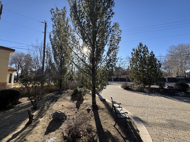 Photo - 4400 Lakeside Dr