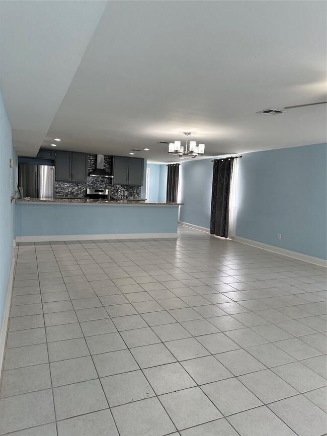 Photo - 1102 Winnie St