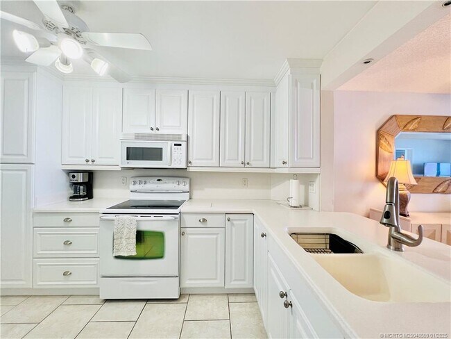 9940 S Ocean Dr Unit 703