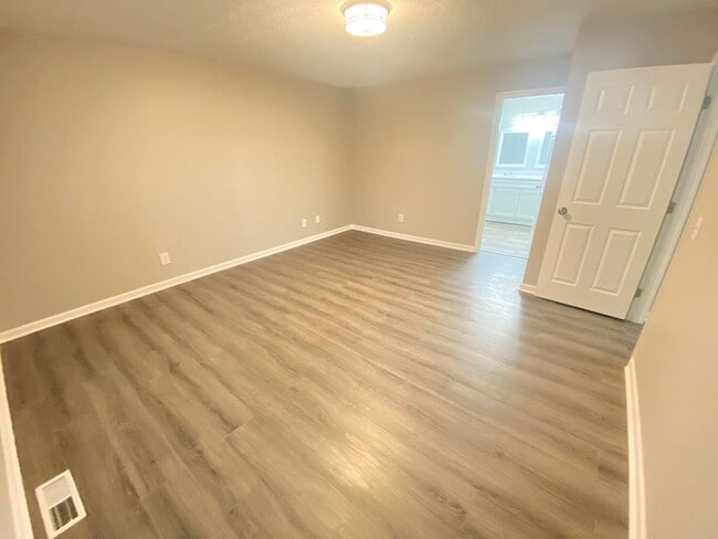 Photo - 337 Hickory Dr
