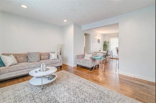Photo - 977 Pegg Rd