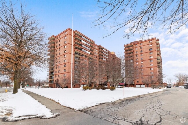 Building Photo - 3920 Mystic Valley Pkwy Unit 1124 Rental