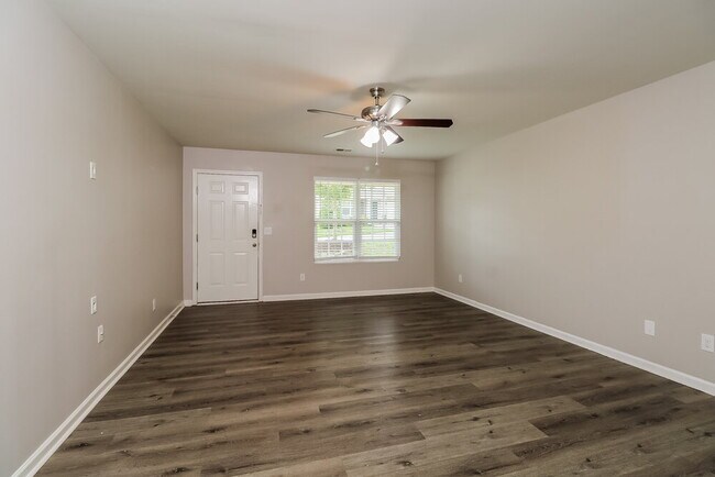 Photo - 137 Autumn Bluff Cir