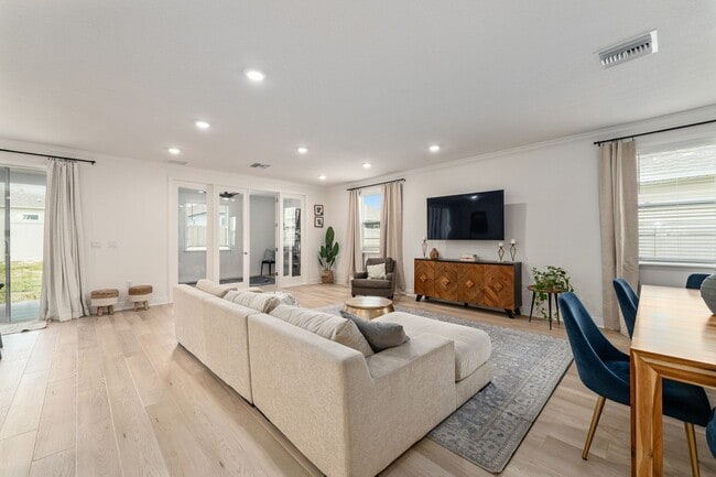 Photo - Luxurious Nearly-New 4-Bedroom 3-Bathroom Home in Avalon Woods, Newberry, FL