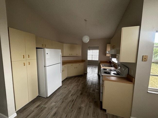 Photo - Newly Renovated 3/2 Home - Lake Joy/Magic ...