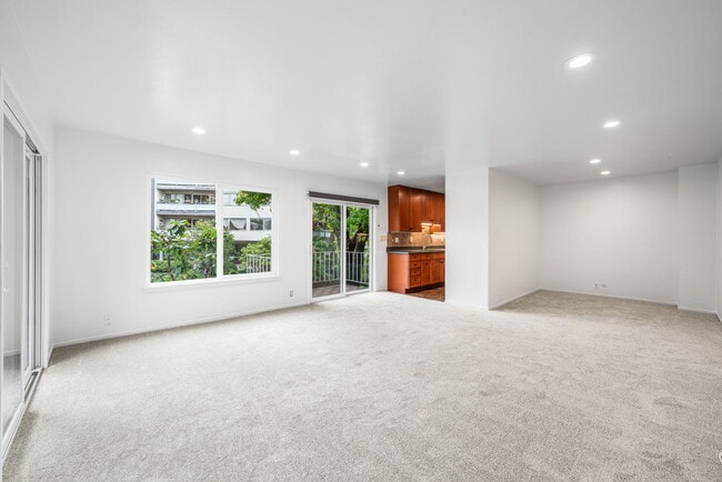 Photo - 695 Mariposa Ave Unit 695 Mariposa Ave  201