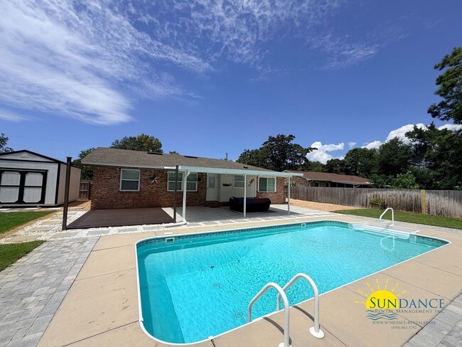 Photo - 404 Lee Ln