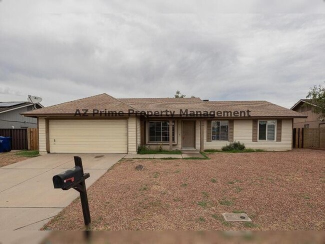 2422 E Calypso Ave