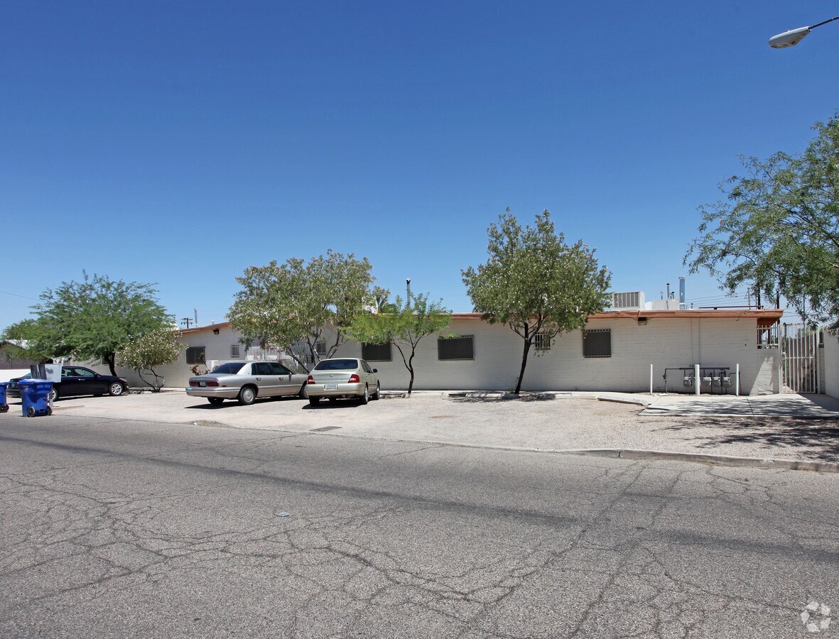Photo - 110 W Rillito St Apartments