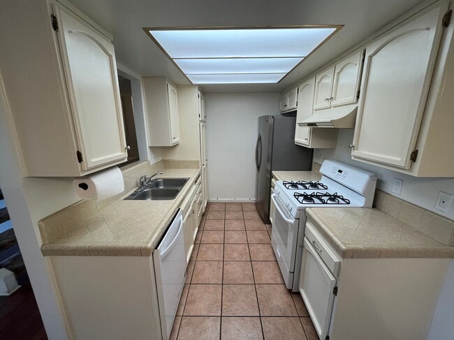 Photo - 408 N Center Ct