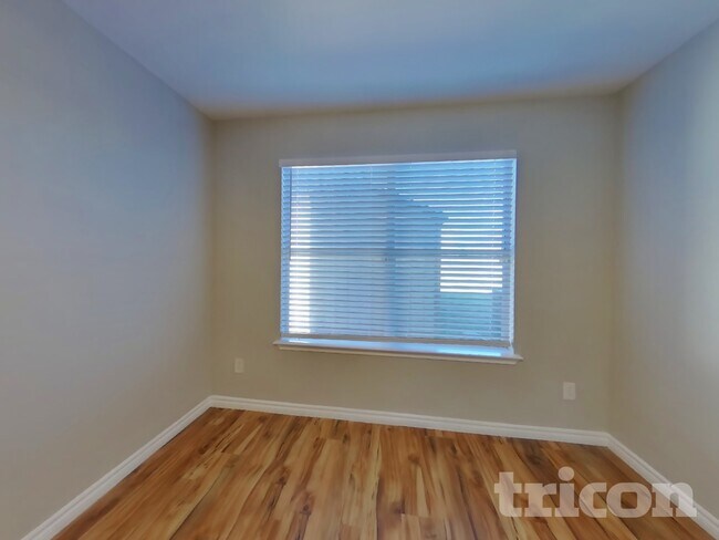 Photo - 1910 Flycaster Dr