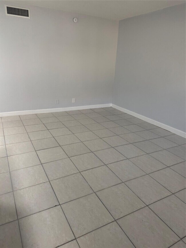 Photo - 3050 NE 5th Terrace Unit 6