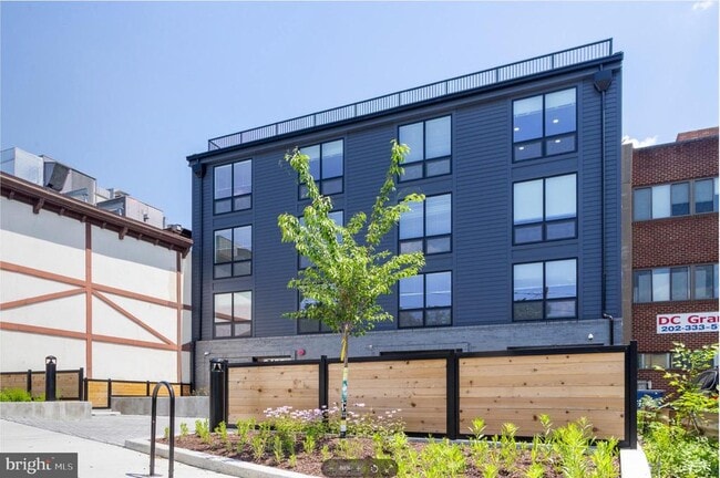 2415 37th St NW Unit 205
