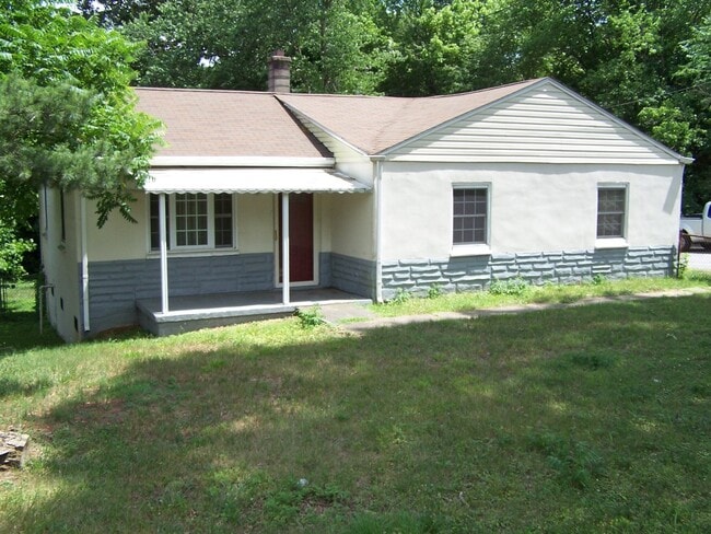 Building Photo - 3BR/1BA Home on New Walkertown Rd Move in Special- 1/2 off the first months rent!!