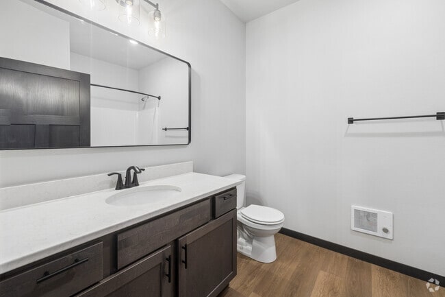1BR, 1BA - 805SF - Bathroom