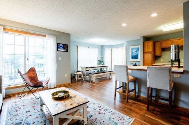 Photo - 5724 4th St NE