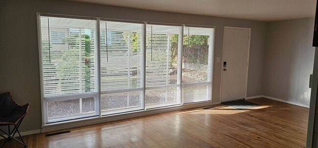 Photo - 3 bedroom Ramble House in Manette- Hardwoo...