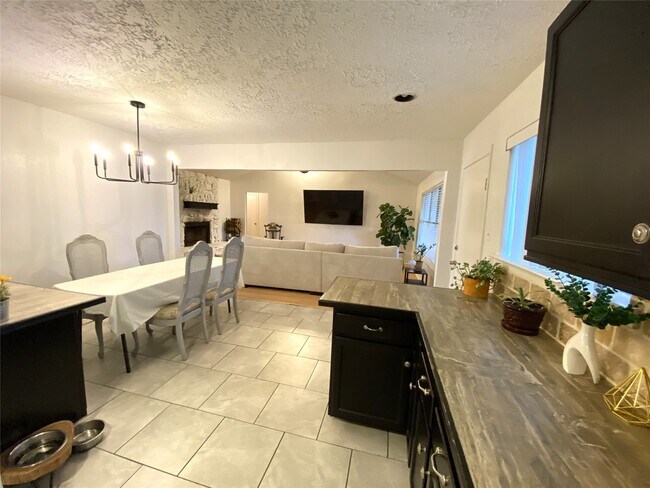 Photo - 9810 Shell Rock Rd