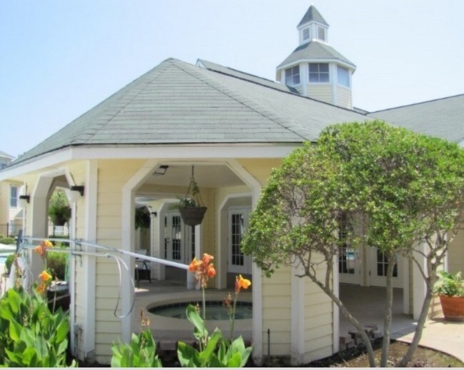 Broadwater Apartments For Rent in Galveston, TX