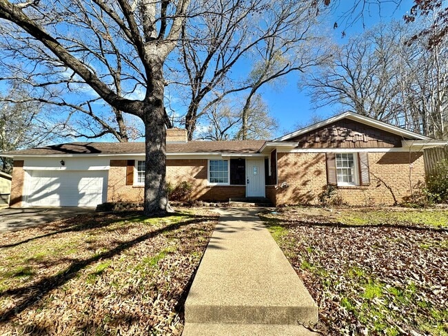 Building Photo - Tour Today! Newly Updated 3 Bedroom 2 Bath...