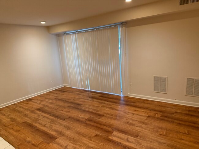 Photo - 1931 N Cleveland St Unit 205