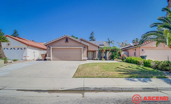 Building Photo - Spacious 5BD/2BA Home in Bakersfield's 93312 — Pool, Solar & Small Pets Welcome!