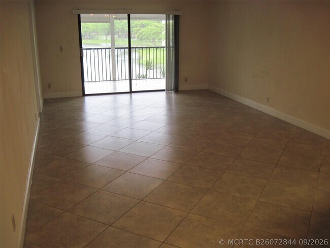 Photo - 2232 N Cypress Bend Dr Unit 307