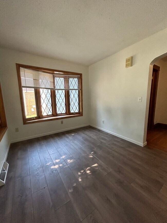 Photo - KK - 04 - Avon St Unidad 1543