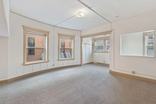 Photo - 2311 W Wisconsin Ave Unidad 10