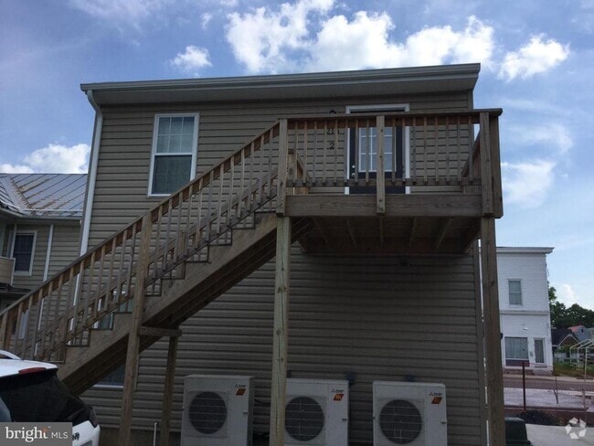 Building Photo - 216 W King St Unit 2 Rental