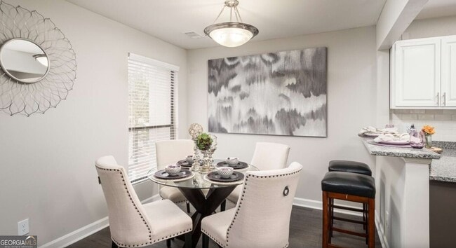 Photo - 7100 Roswell Rd Unidad 1304