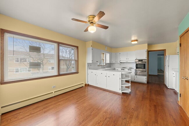 Photo - 6401 W 52nd St