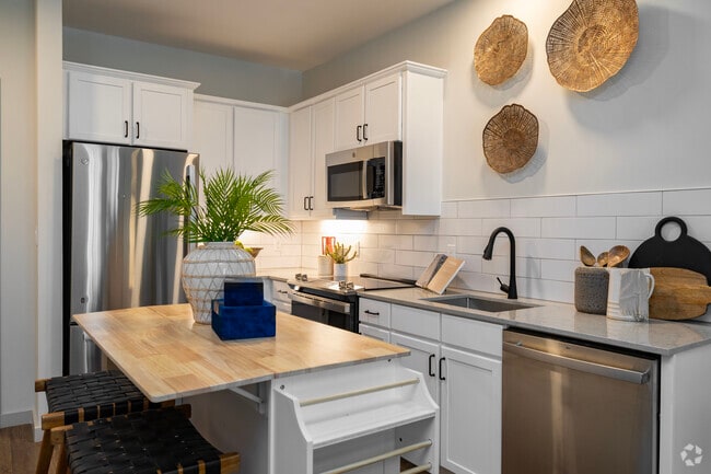 Figueredo - Kitchen - 1BR, 1BA - 644SF