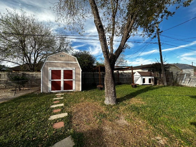 Photo - 200 6th St