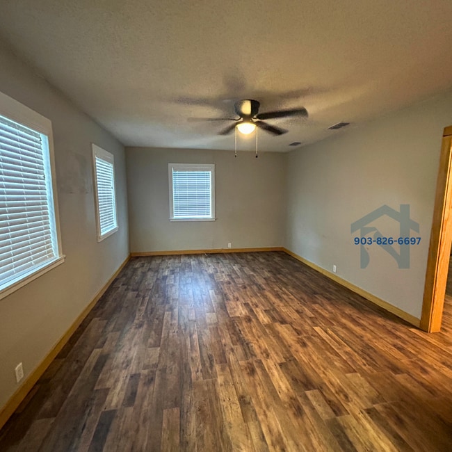 Photo - 703 S Main St