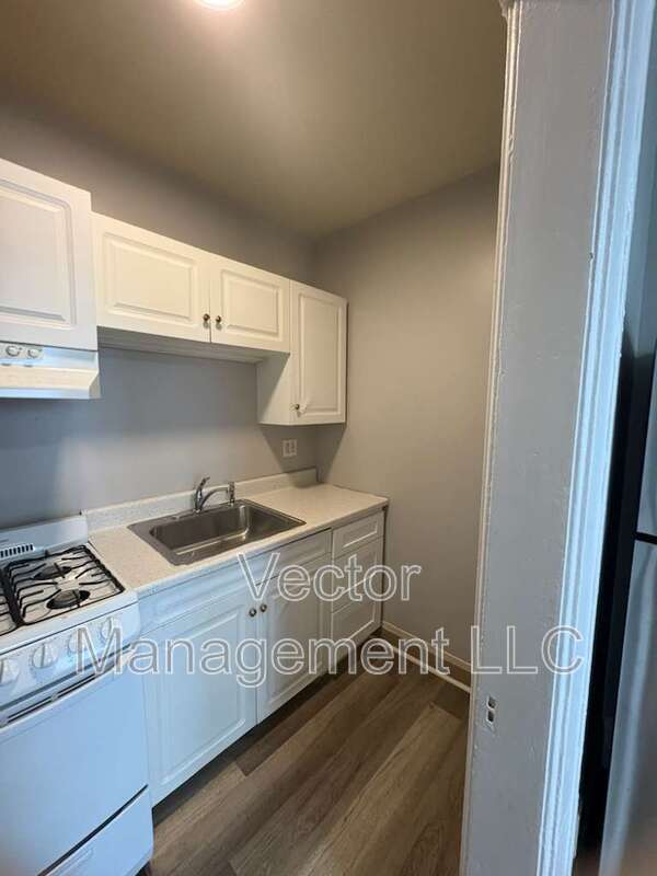 Building Photo - 1476 Chapel St