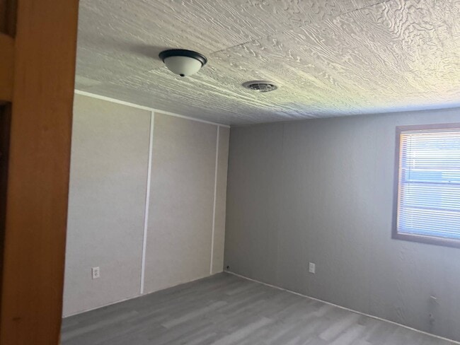 Photo - 103 Hollyhock Ln