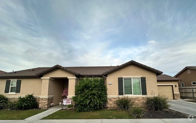 Building Photo - Tulare home coming soon