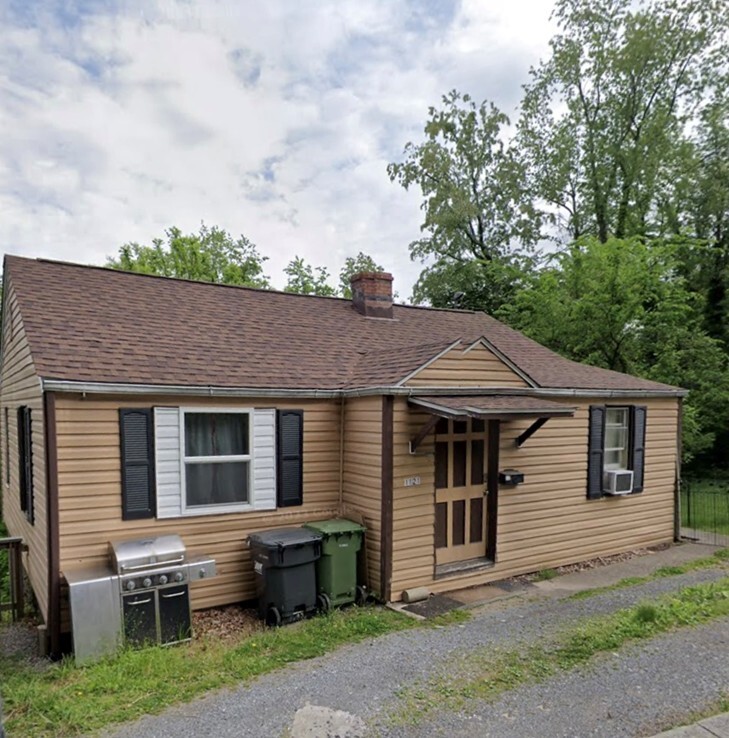 Photo - 1121 College Ave House