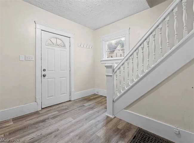 Photo - 374 Gibbs Pl