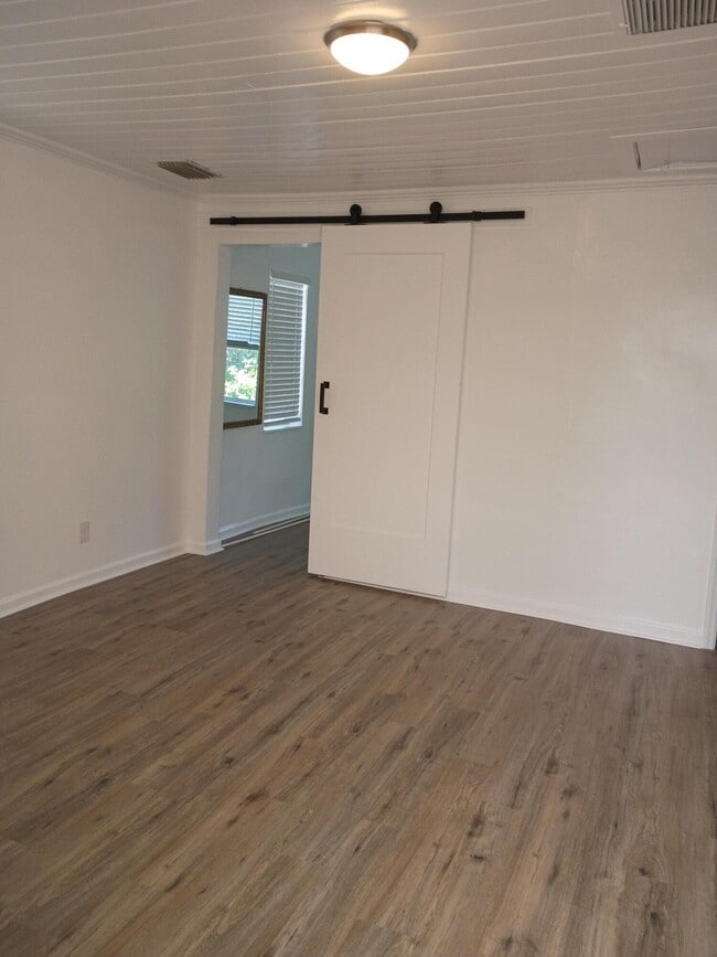 Photo - 118 Urquhart St